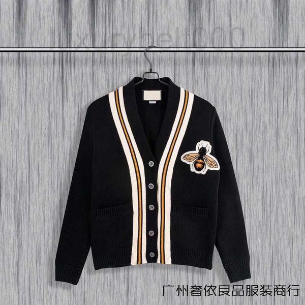 women's sweaters designer high version quality classic g autumn and winter flocking bee embroidery sweater lover cardigan sweater jacke, White;black
women's sweaters designer high version quality classic g autumn and winter flocking bee embroidery sweater lover cardigan sweater jacke, White;black