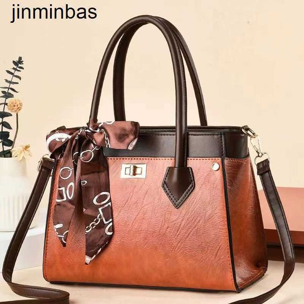 tote bsg factory wholesale and retail 2023 new pattern color contrast silk scarf large capacity high sense quality one shoulder crossbody wo
tote bsg factory wholesale and retail 2023 new pattern color contrast silk scarf large capacity high sense quality one shoulder crossbody wo