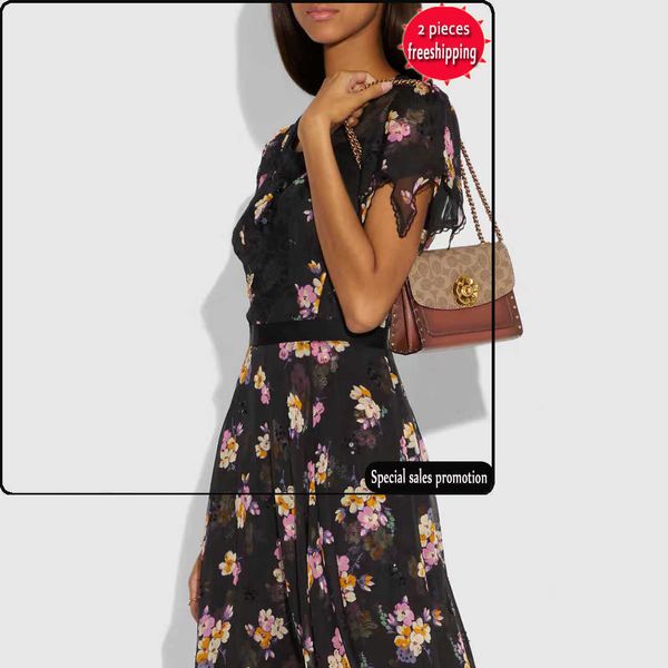 factory direct sales 50% off designer bags aolai women's bag parker camellia small size old flower classic letter rivet printed one sho
factory direct sales 50% off designer bags aolai women's bag parker camellia small size old flower classic letter rivet printed one sho
