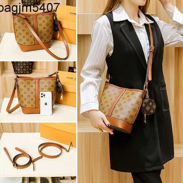 tote bsg factory wholesale and retail women's bag 2023 spring summer new fashion simple large capacity bucket shoulder diagonal cross l
tote bsg factory wholesale and retail women's bag 2023 spring summer new fashion simple large capacity bucket shoulder diagonal cross l