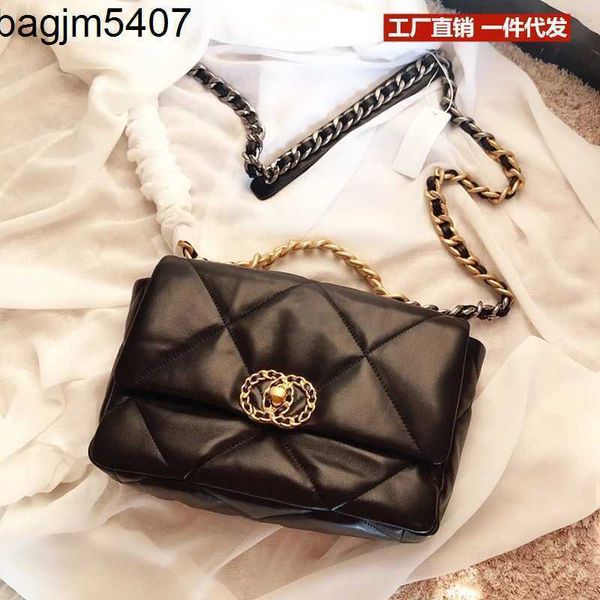 2023 new lingge chain cloud bag fashion sheep small square versatile one shoulder oblique straddle portable women's
2023 new lingge chain cloud bag fashion sheep small square versatile one shoulder oblique straddle portable women's