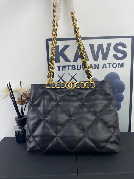 designer shoulder bags tote crossbody underarm bag women leather fashion bags luxury handbag with letter embroidery large capacity shopping
designer shoulder bags tote crossbody underarm bag women leather fashion bags luxury handbag with letter embroidery large capacity shopping