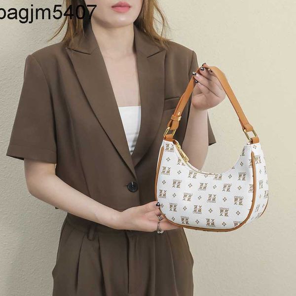 tote bsg factory wholesale and retail hong kong bag high sense niche dign underarm bag female summer 2023 new leather portable one shoulder
tote bsg factory wholesale and retail hong kong bag high sense niche dign underarm bag female summer 2023 new leather portable one shoulder