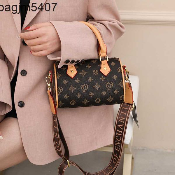 tote bsg factory wholesale and retail old flower bag women's boston pillow texture printing handbag color belt one shoulder crossbody f
tote bsg factory wholesale and retail old flower bag women's boston pillow texture printing handbag color belt one shoulder crossbody f