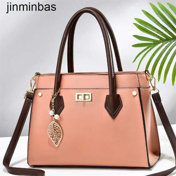 tote bsg factory wholesale and retail large bag 2023 new large capacity women's fashion commuting shoulder stylized pu hand hands
tote bsg factory wholesale and retail large bag 2023 new large capacity women's fashion commuting shoulder stylized pu hand hands