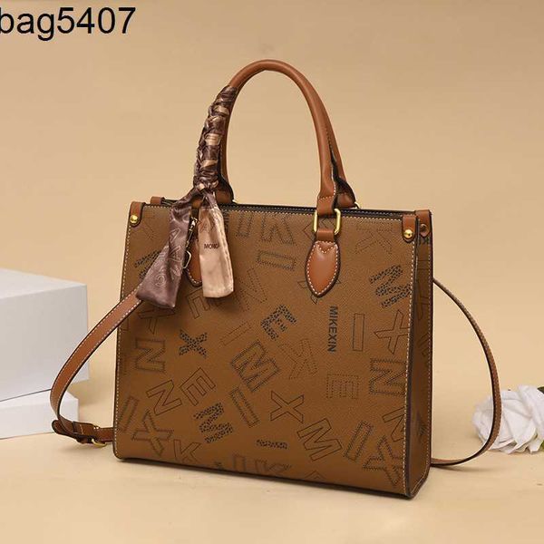 tote bsg factory wholesale and retail autumn winter 2023 fashion atmosphere women's square bag one shoulder portable large capacity ele
tote bsg factory wholesale and retail autumn winter 2023 fashion atmosphere women's square bag one shoulder portable large capacity ele