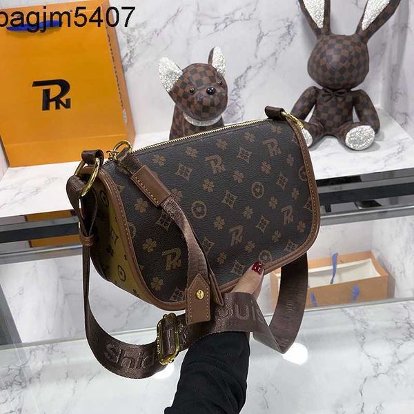 tote bsg factory wholesale and retail old flower crossbody bag new fashionable korean popular shoulder simple fashion commuter women's
tote bsg factory wholesale and retail old flower crossbody bag new fashionable korean popular shoulder simple fashion commuter women's