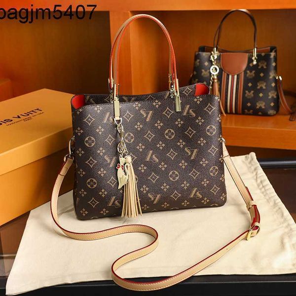 tote bsg factory wholesale and retail leather women's bag 2023 new fashion small cross msenger large capacity net red bucket tote bag
tote bsg factory wholesale and retail leather women's bag 2023 new fashion small cross msenger large capacity net red bucket tote bag