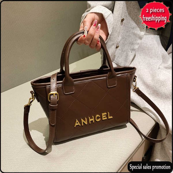designer bags large capacity lingge commuter handheld tote bag women's 2022 autumn and winter new simple one shoulder crossbody
designer bags large capacity lingge commuter handheld tote bag women's 2022 autumn and winter new simple one shoulder crossbody
