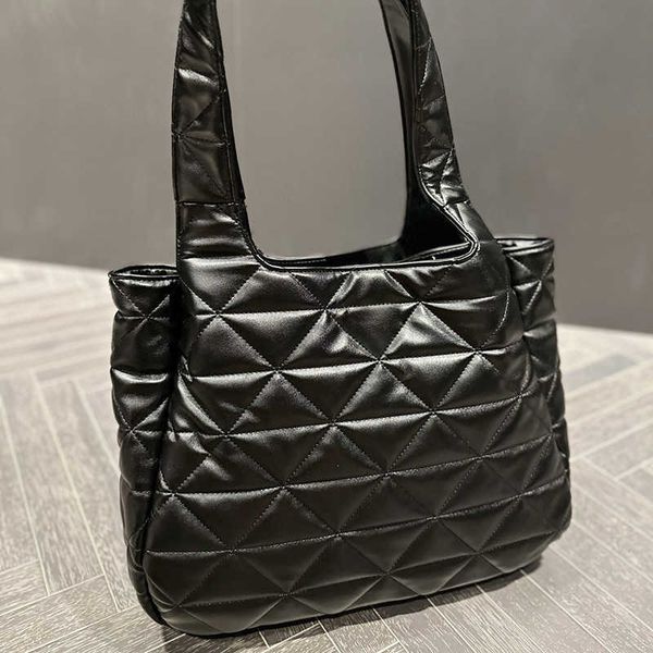 designer luxury women the tote bag fashion versatile handbags shoulder crossbody bags purse telfars totes large capacity saddle wallets 7a x
designer luxury women the tote bag fashion versatile handbags shoulder crossbody bags purse telfars totes large capacity saddle wallets 7a x