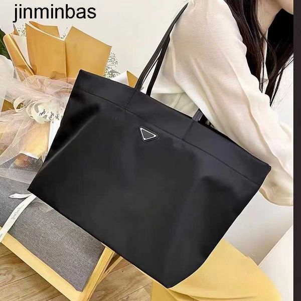 luxury tote bag fashion women's diagonal shoulder 2023 new korean fashion one p family foreign style leisure straddle
luxury tote bag fashion women's diagonal shoulder 2023 new korean fashion one p family foreign style leisure straddle
