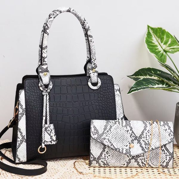 new luxury totes bags designer handbags leather shoulder bag serpentine alligator two-tone crossbody coposite purse large capacity shopping
new luxury totes bags designer handbags leather shoulder bag serpentine alligator two-tone crossbody coposite purse large capacity shopping