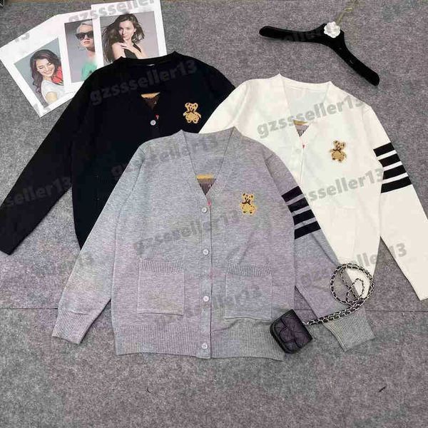 designer cardigan womens sweaters fashion brand animal print logo embroidery knitted cardigans v-neck thick autumn warm sweater jackets, White;black
designer cardigan womens sweaters fashion brand animal print logo embroidery knitted cardigans v-neck thick autumn warm sweater jackets, White;black