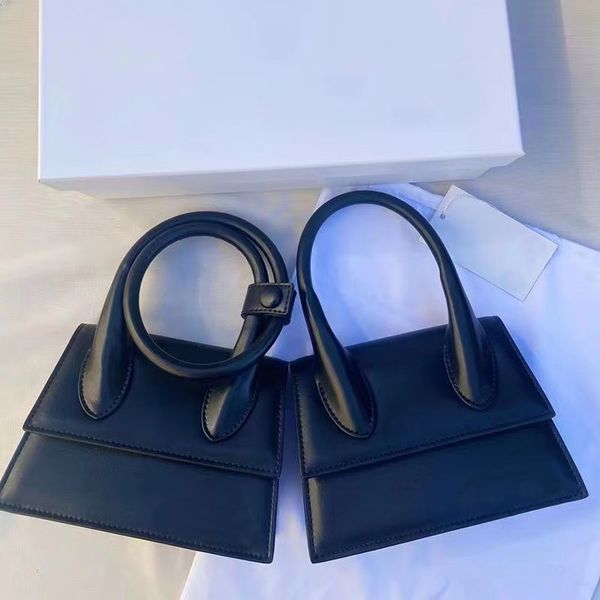 2022 new women handbags cross body bags designer circle hand design high-grade texture single shoulder messenger cowhide thin shoulder strap
2022 new women handbags cross body bags designer circle hand design high-grade texture single shoulder messenger cowhide thin shoulder strap