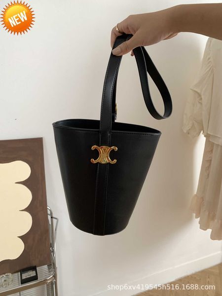 luxury designer bags bucket triumphal arch 2023 new women's leather niche design high-grade one shoulder messenger bag factory direct s
luxury designer bags bucket triumphal arch 2023 new women's leather niche design high-grade one shoulder messenger bag factory direct s
