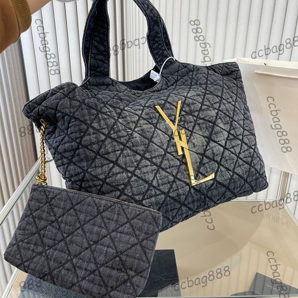 22f/w womens maxi quilted denim shopping bags silver metal hardware pocket handle totes underarm street trends large capacity with pouch han
22f/w womens maxi quilted denim shopping bags silver metal hardware pocket handle totes underarm street trends large capacity with pouch han