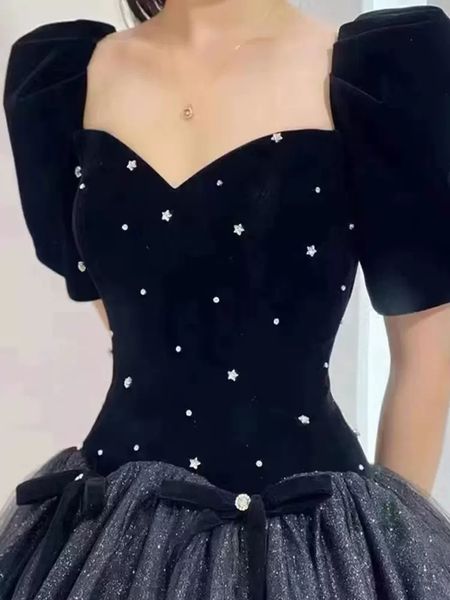 elegant black ball gown prom dress sweetheart short sleeves lace-up back velvet with tulle organza
elegant black ball gown prom dress sweetheart short sleeves lace-up back velvet with tulle organza