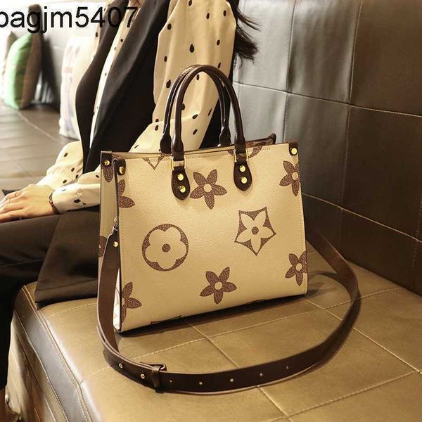 tote bsg factory wholesale and retail 2023 new fashion atmosphere plaid big flower tote leisure commuter handbag
tote bsg factory wholesale and retail 2023 new fashion atmosphere plaid big flower tote leisure commuter handbag