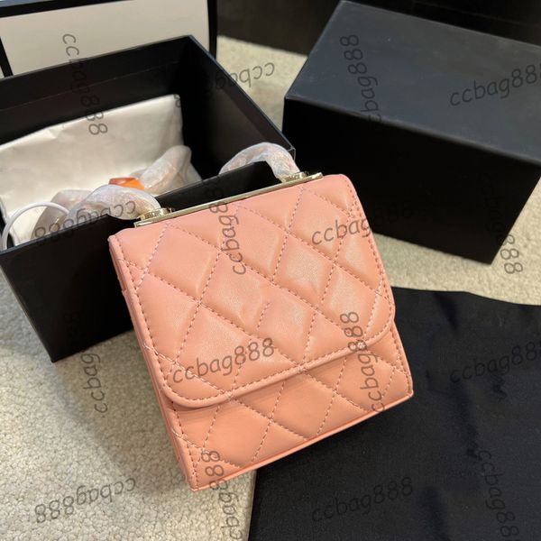 french womens designer trendy vanity bags with gold metal hardware matelasse chain crossbody shoulder turn lock cosmetice case outdoor sacoc
french womens designer trendy vanity bags with gold metal hardware matelasse chain crossbody shoulder turn lock cosmetice case outdoor sacoc