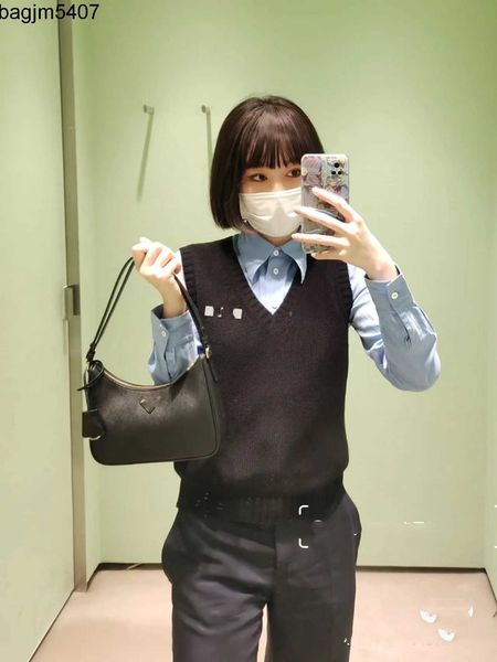 luxury tote bag factory clearance wholesale and retail new family hobo underarm leather half moon portable single shoulder crossbody bag tri
luxury tote bag factory clearance wholesale and retail new family hobo underarm leather half moon portable single shoulder crossbody bag tri