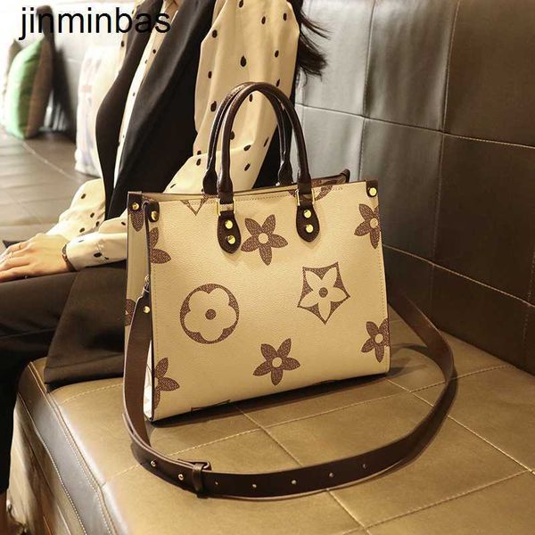 tote bsg factory wholesale and retail 2023 new fashion atmosphere plaid big flower tote leisure commuter handbag
tote bsg factory wholesale and retail 2023 new fashion atmosphere plaid big flower tote leisure commuter handbag
