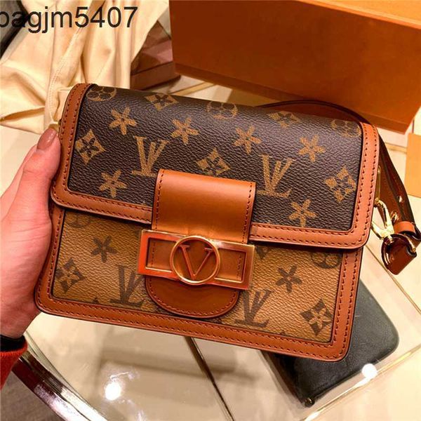 tote bsg factory wholesale and retail new cowhide women's bag color matching old flower postman single shoulder msenger armpit chain sm
tote bsg factory wholesale and retail new cowhide women's bag color matching old flower postman single shoulder msenger armpit chain sm