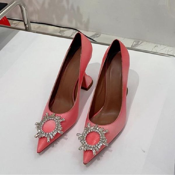 dress for designer shoes womens amina muaddi fashion luxury shine diamond crystal sunflower buckle pumps transparent pvc 9.5cm high heeled s, Black
dress for designer shoes womens amina muaddi fashion luxury shine diamond crystal sunflower buckle pumps transparent pvc 9.5cm high heeled s, Black