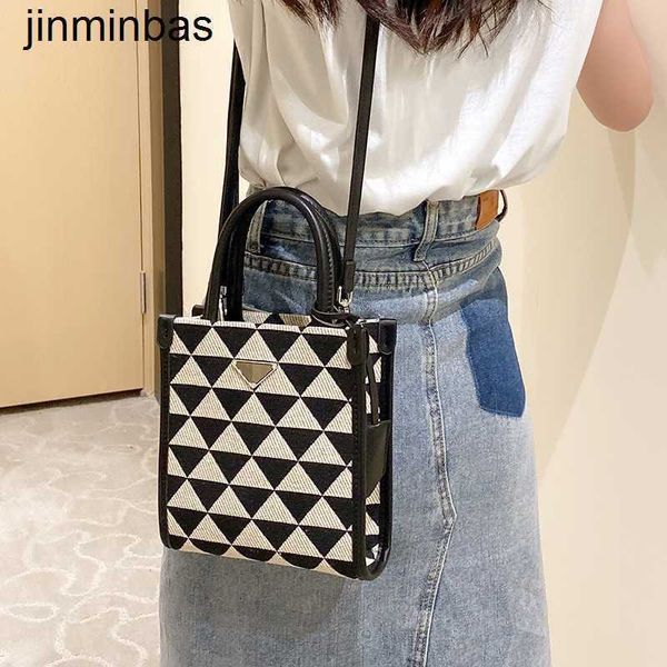 luxury tote bag women's new 2023p home tote bag canvas triangle fashion versatile portable single shoulder msenger
luxury tote bag women's new 2023p home tote bag canvas triangle fashion versatile portable single shoulder msenger