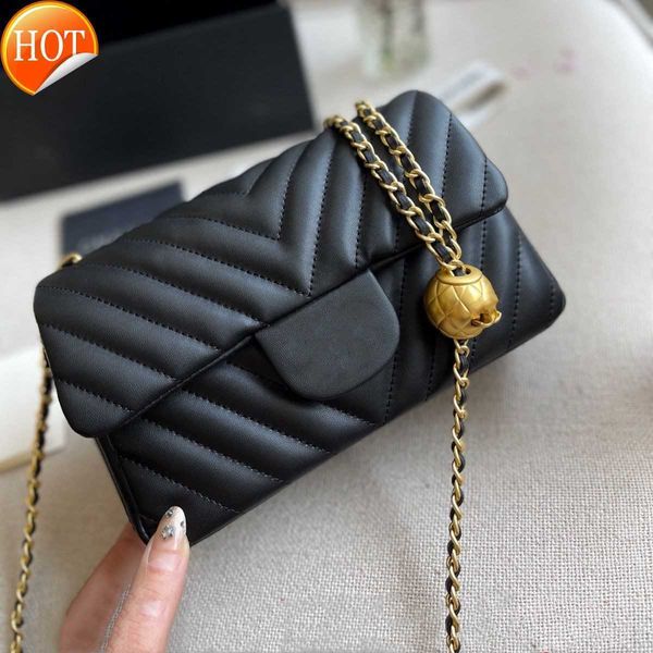 women's luxury designer shoulder bags 2023 new fashion style square fat sheepskin gold ball diamond chain single shoulders crossbody ba
women's luxury designer shoulder bags 2023 new fashion style square fat sheepskin gold ball diamond chain single shoulders crossbody ba