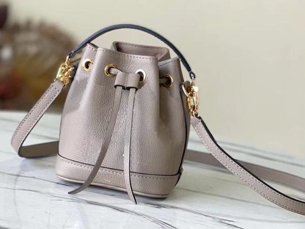 l bag bags 5a m46291 13cm nano noe handbag empreinte embossed leather purse for women dust bag, Black
l bag bags 5a m46291 13cm nano noe handbag empreinte embossed leather purse for women dust bag, Black