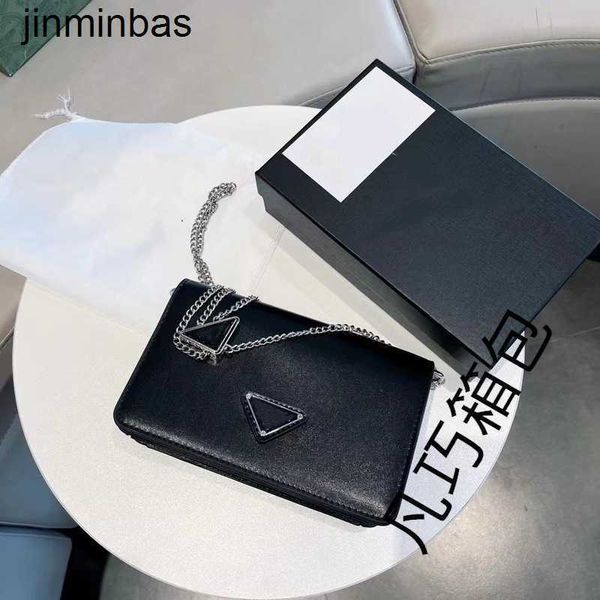 luxury tote bag 2023 new p family chain small square triangle women's bright leather shoulder bag msenger fashion women's
luxury tote bag 2023 new p family chain small square triangle women's bright leather shoulder bag msenger fashion women's