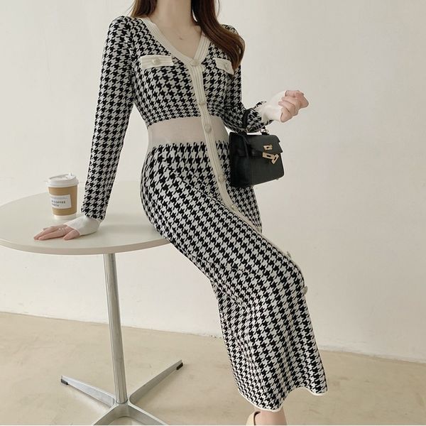 1112 2022 autumn brand same style dress long sleeve empire fashion womens clothes v neck chuge, Black
1112 2022 autumn brand same style dress long sleeve empire fashion womens clothes v neck chuge, Black