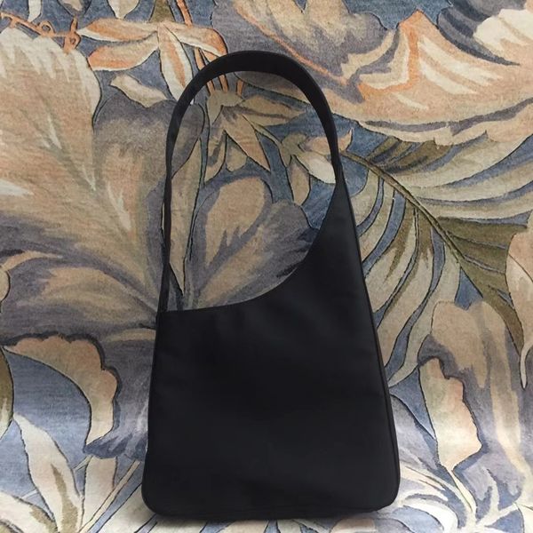 the tote bag lady famous designer large capacity a pr nylon bag that many women would love to own
the tote bag lady famous designer large capacity a pr nylon bag that many women would love to own