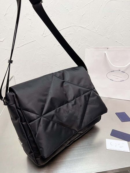 new fashion large diamond lattice handbag one shoulder messenger bag is suitable for daily use
new fashion large diamond lattice handbag one shoulder messenger bag is suitable for daily use