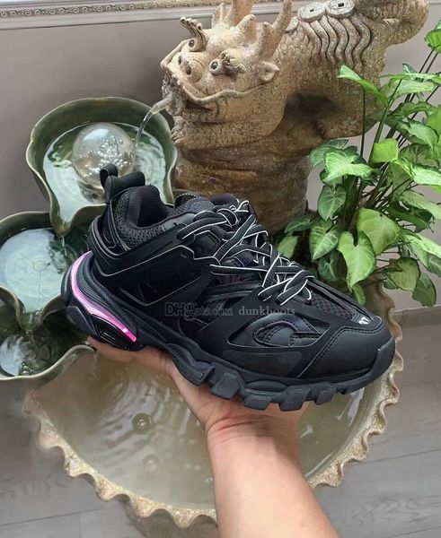 designer luxury womens mens casual shoe track 3.0 led sneaker lighted gomma leather trainer nylon printed platform sneakers men li, Black
designer luxury womens mens casual shoe track 3.0 led sneaker lighted gomma leather trainer nylon printed platform sneakers men li, Black