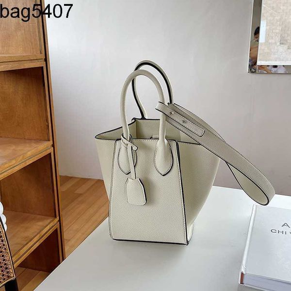 design bag shop 80% wholesale and retail new korean fashion h in spring summer of 2023 simple personality one shoulder msenger vegetable bas
design bag shop 80% wholesale and retail new korean fashion h in spring summer of 2023 simple personality one shoulder msenger vegetable bas