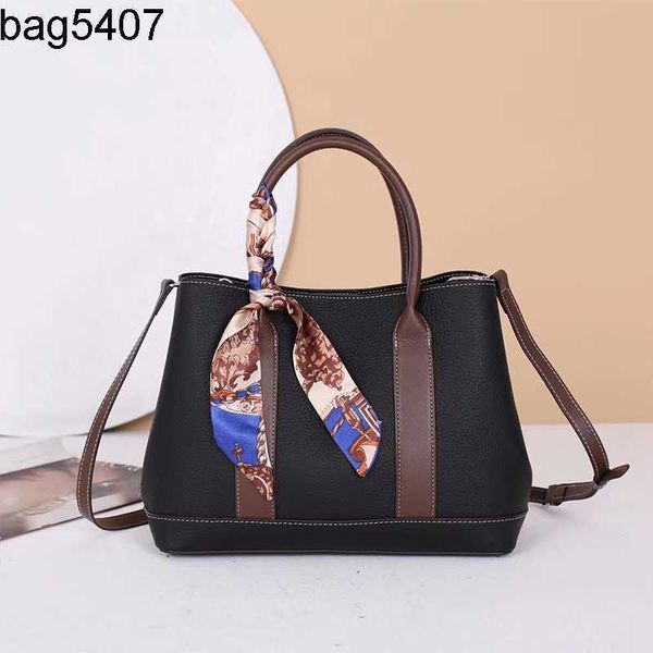 design bag shop 80% wholesale and retail genuine leather women's bag crossbody new simple atmosphere middle aged mother's hbag cow
design bag shop 80% wholesale and retail genuine leather women's bag crossbody new simple atmosphere middle aged mother's hbag cow