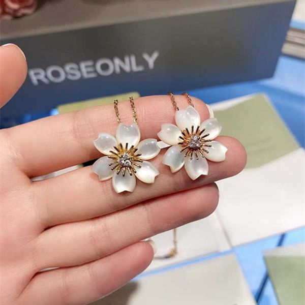 necklaces new fanjia four leaf grass six petals white fritillaria necklace female daisy flower 18k rose gold pendant lock, Silver
necklaces new fanjia four leaf grass six petals white fritillaria necklace female daisy flower 18k rose gold pendant lock, Silver