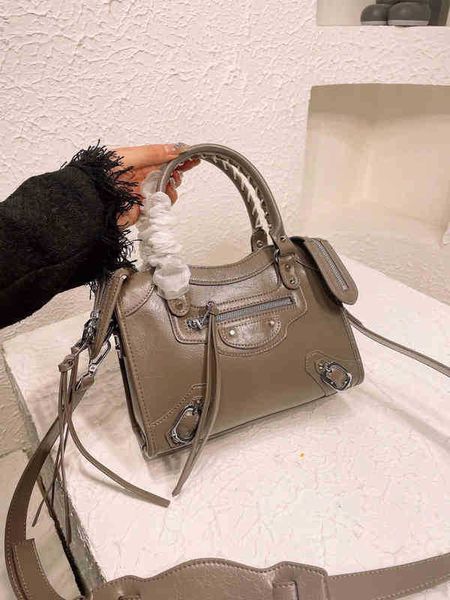 classic city handbag handle tote bag women designer luxury motorcycle shoulder bagss crossbody large capacity metal buckle packs 221128
classic city handbag handle tote bag women designer luxury motorcycle shoulder bagss crossbody large capacity metal buckle packs 221128