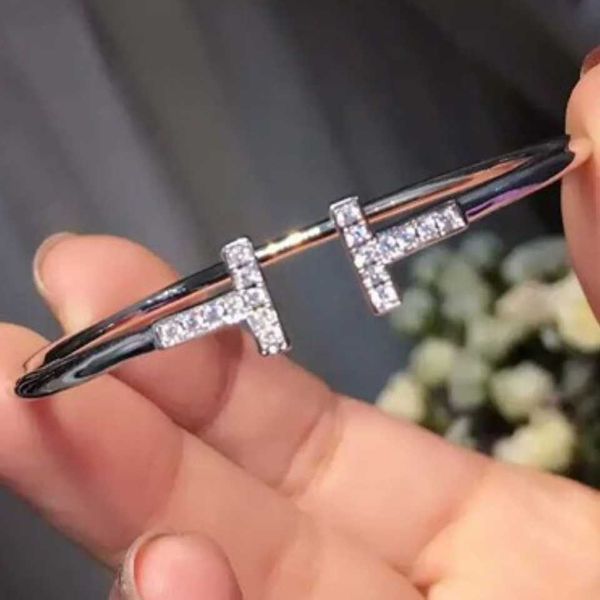 2022double t-head bracelet rose gold zirconium diamond women's bracelet t home fashion silver jewelry000001, Black
2022double t-head bracelet rose gold zirconium diamond women's bracelet t home fashion silver jewelry000001, Black