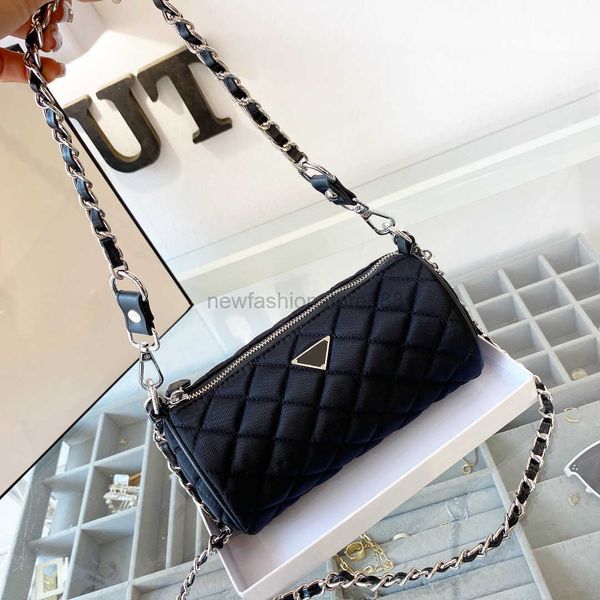 women prads handbags shoulder bags luxurys designers bag casual travel business tote canvas cylindrical leather multifunctional
women prads handbags shoulder bags luxurys designers bag casual travel business tote canvas cylindrical leather multifunctional