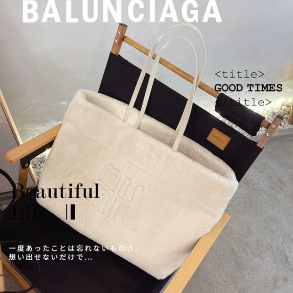 designer handbags mumius autumn winter 2022 new miu plush tote bag large capacity women's casual shoulder letter mummy
designer handbags mumius autumn winter 2022 new miu plush tote bag large capacity women's casual shoulder letter mummy
