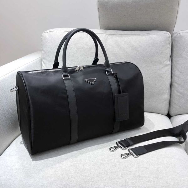 luxury prad designer large capacity duffle chain travel bags outdoor genuine leather polyester plain print stripes letter soft single oversi
luxury prad designer large capacity duffle chain travel bags outdoor genuine leather polyester plain print stripes letter soft single oversi