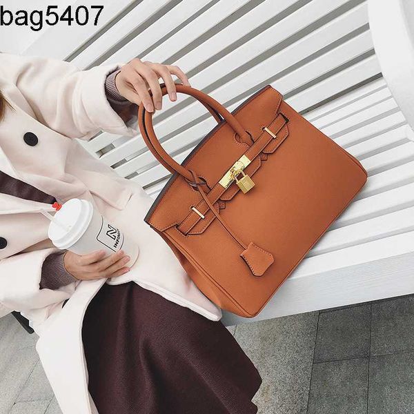design bag shop 80% wholesale and retail bag 2023 new high-end textured women's classic single shoulder diagonal large hand
design bag shop 80% wholesale and retail bag 2023 new high-end textured women's classic single shoulder diagonal large hand