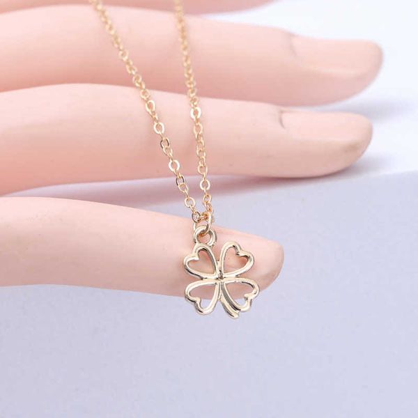 pendant necklaces special four leaf clover hollow love pendant necklace female creative card color preserving collar chain, Silver
pendant necklaces special four leaf clover hollow love pendant necklace female creative card color preserving collar chain, Silver