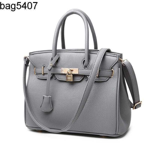 design bag shop 80% wholesale and retail women's bag 2023 new fashion lychee pattern one shoulder handheld
design bag shop 80% wholesale and retail women's bag 2023 new fashion lychee pattern one shoulder handheld