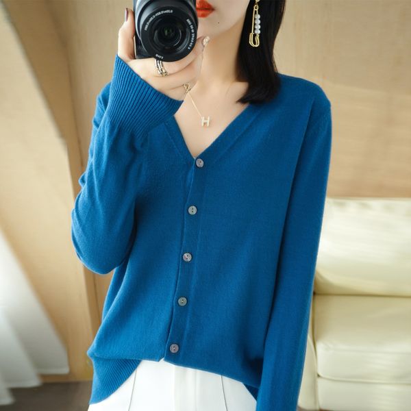 women's knits tees pure cashmere cardigan coat women's knitted bottoming shirt solid color vneck autumn and winter outer 221128, White
women's knits tees pure cashmere cardigan coat women's knitted bottoming shirt solid color vneck autumn and winter outer 221128, White