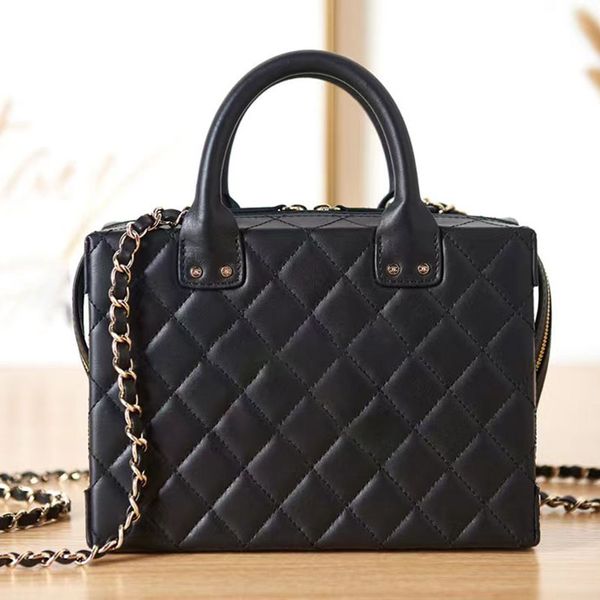 cruise shoulder chain box bag clutch handbag 2022 small vanity case calfskin & gold-tone metal black quilted zipper cosmetic purse luxury de
cruise shoulder chain box bag clutch handbag 2022 small vanity case calfskin & gold-tone metal black quilted zipper cosmetic purse luxury de