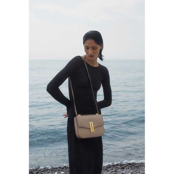 designer demelliers bag 2022 new demellier the tofu bag small women's one shoulder oblique handbag
designer demelliers bag 2022 new demellier the tofu bag small women's one shoulder oblique handbag