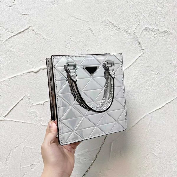 luxury designers prad bags handbags shoulder womensbags patent leather classic diamond pattern size 16cm simple
luxury designers prad bags handbags shoulder womensbags patent leather classic diamond pattern size 16cm simple